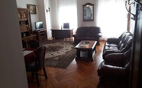 Piac Utcai Apartman 2